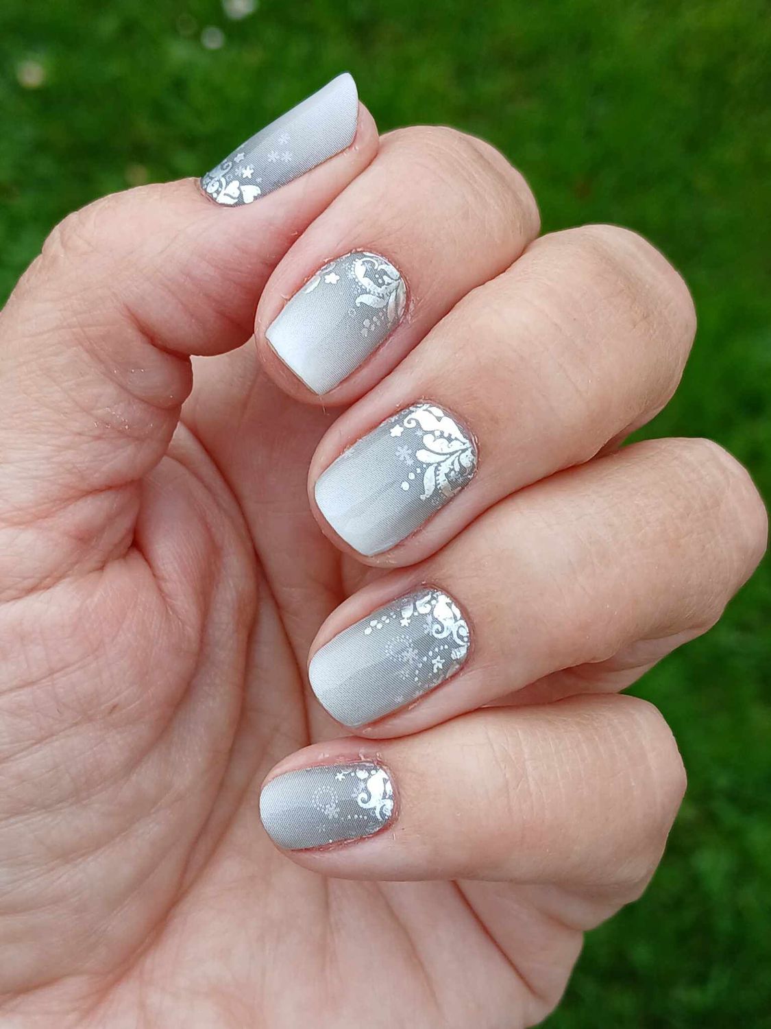 No grey Days with Agémina, 16er-Nagelfolie Magic Nail Wraps Exklusivdesign