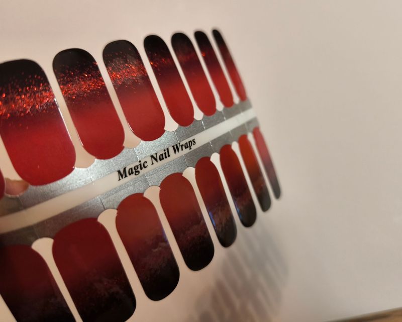 Bad Dreams, 16er-Nagelfolie Magic Nail Wraps Exklusivdesign Bad Dreams, 16er-Nagelfolie Magic Nail Wraps Exklusivdesign