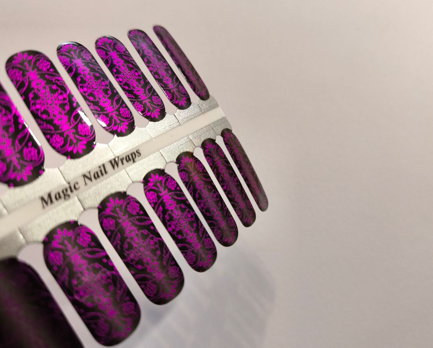 Awesome Purple Witch,  16er-Nagelfolie Magic Nail Wraps Exklusivdesign