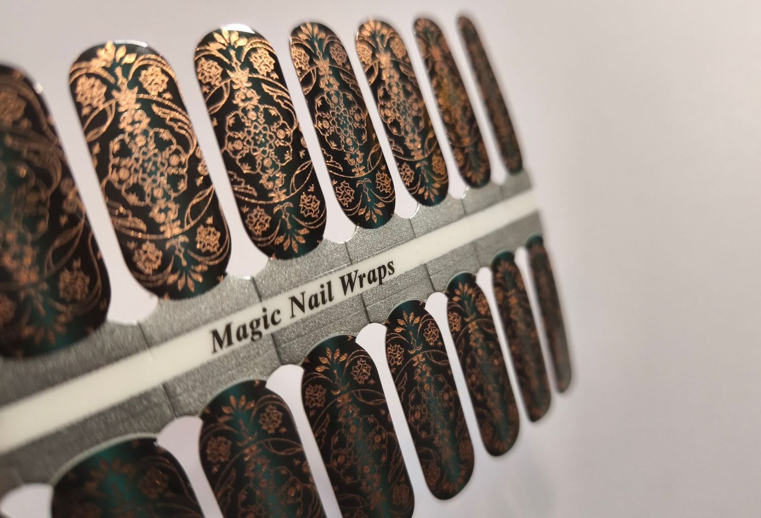 Celebrate Awesome,  16er-Nagelfolie Magic Nail Wraps Exklusivdesign