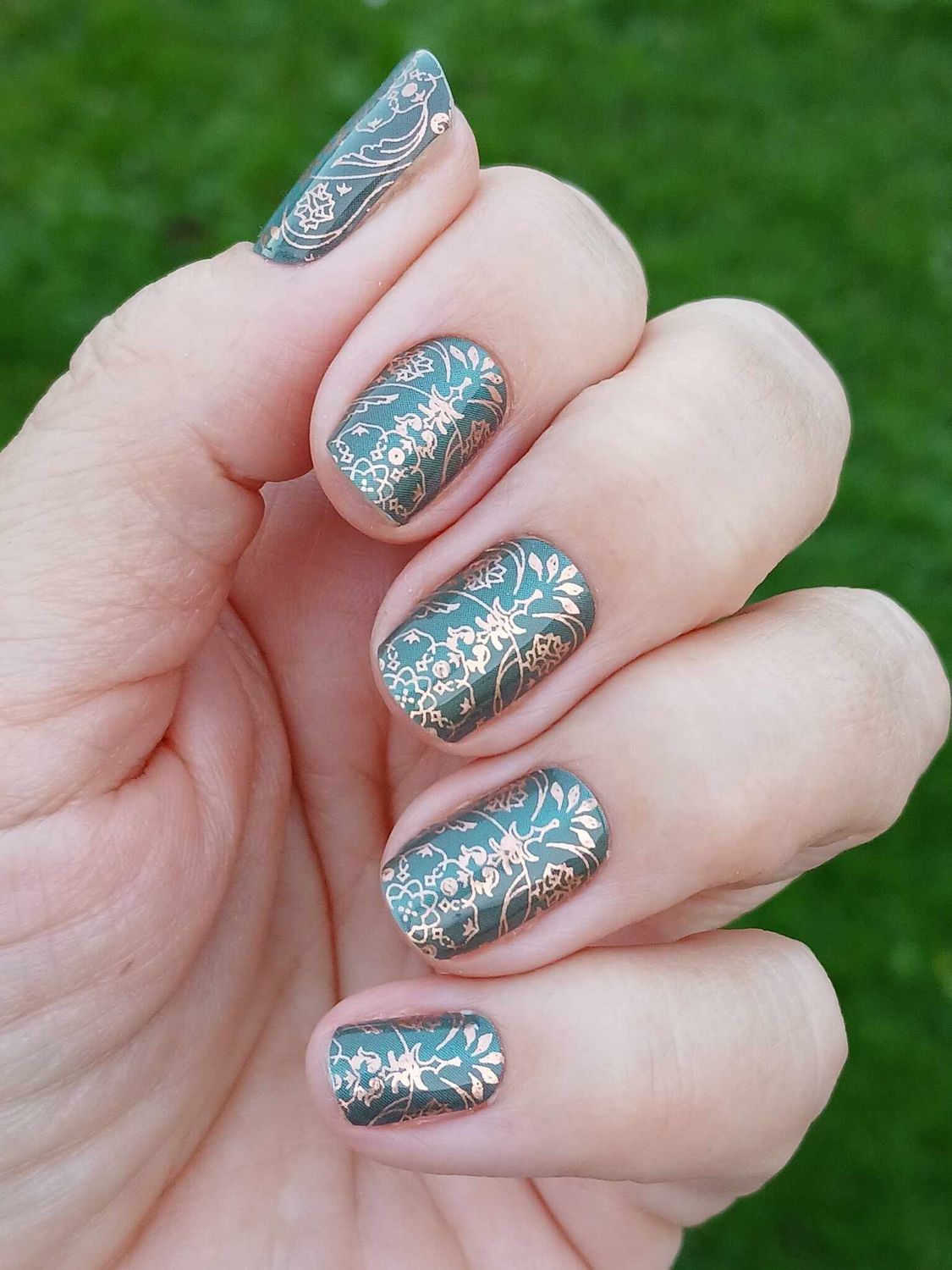 Celebrate Awesome,  16er-Nagelfolie Magic Nail Wraps Exklusivdesign