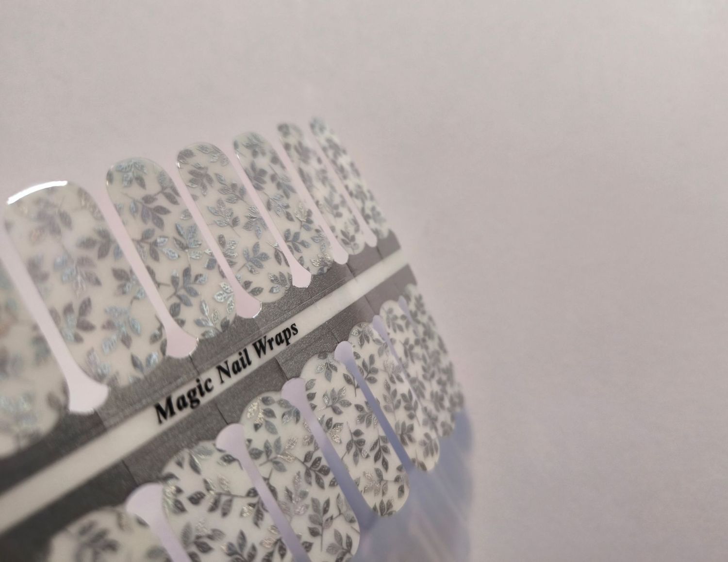 Silver Tenderness, Overlay, 16er-Nagelfolie Magic Nail Wraps Exklusivdesign