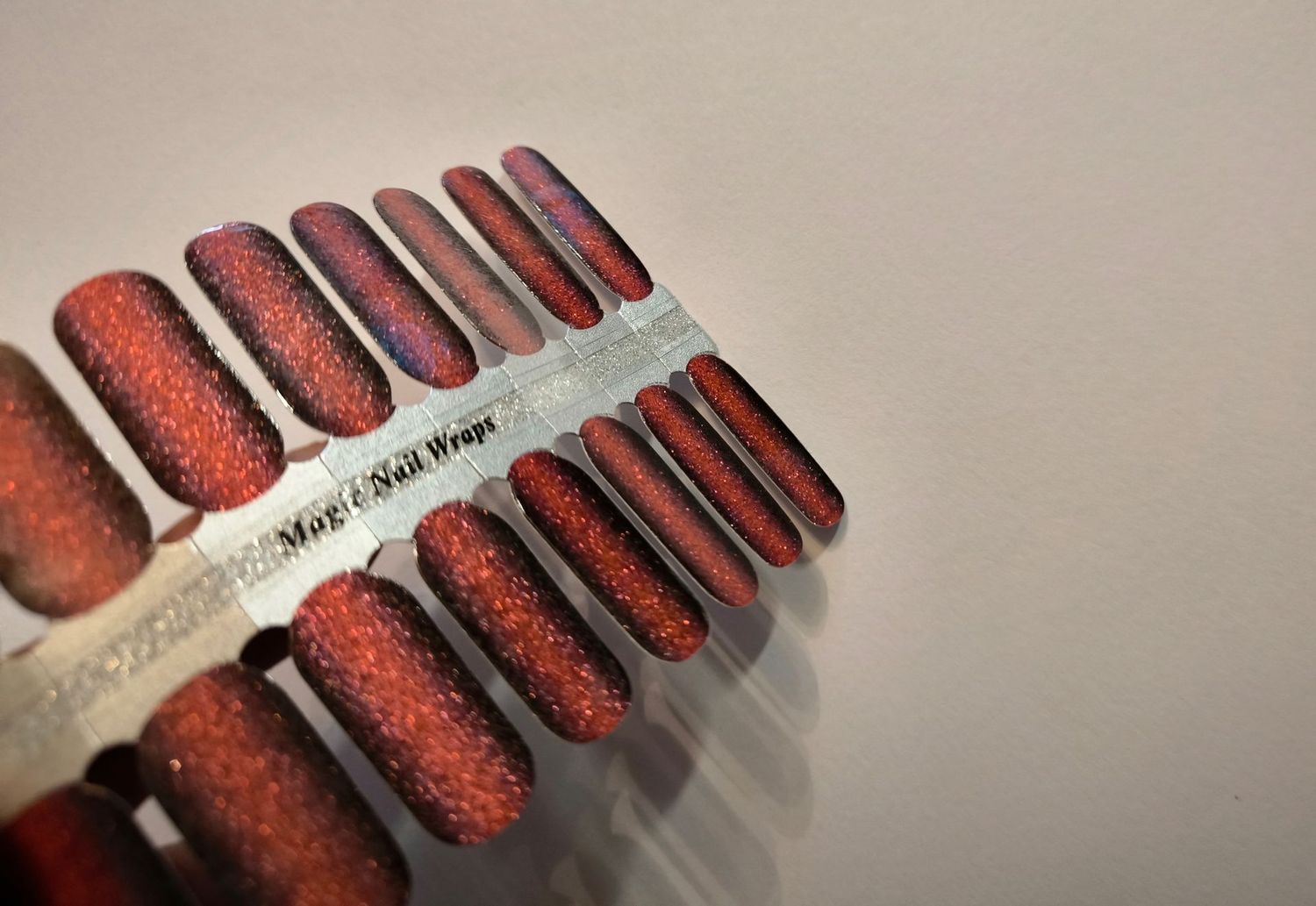 Flirt Affair, 16er-Nagelfolie, Magic Nail Wraps Exklusivdesign