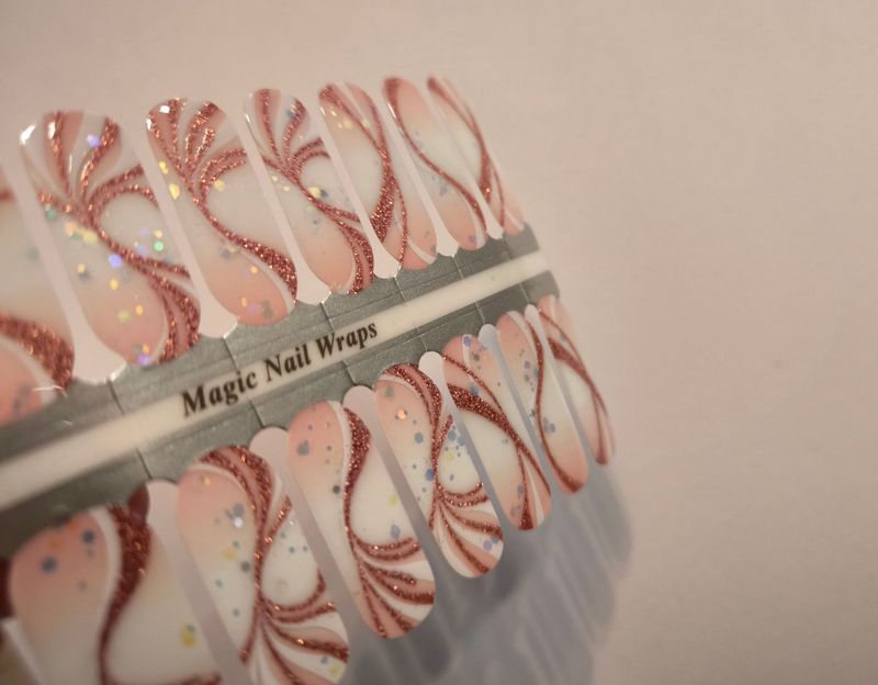 Wonderland, semitransparente 16er-Nagelfolie Magic Nail Wraps Exklusivdesign Wonderland, semitransparente 16er-Nagelfolie Magic Nail Wraps Exklusivdesign