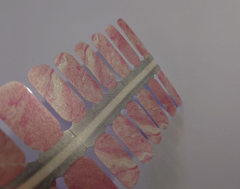 Strawberry Marble, Pearl-Shimmer-Finish, 16er-Nagelfolie Magic Nail Wraps Strawberry Marble, Pearl-Shimmer-Finish, 16er-Nagelfolie Magic Nail Wraps