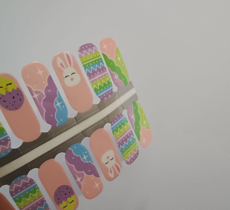 Easter Surprise, teilweise semitransparent, 16er-Nagelfolie Magic Nail Wraps Easter Surprise, teilweise semitransparent, 16er-Nagelfolie Magic Nail Wraps