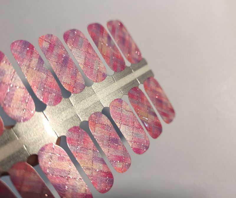 Plaid Princess, Pearl-Shimmer-Finish, 16-er Nagelfolie Magic Nail Wraps Plaid Princess, Pearl-Shimmer-Finish, 16-er Nagelfolie Magic Nail Wraps