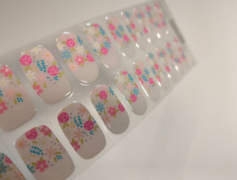 Flower Kiss, leicht semitransparente UV-Gel-Folie, 20er-Nagelfolie Magic Nail Wraps NG200586 Flower Kiss, leicht semitransparente UV-Gel-Folie, 20er-Nagelfolie Magic Nail Wraps NG200586