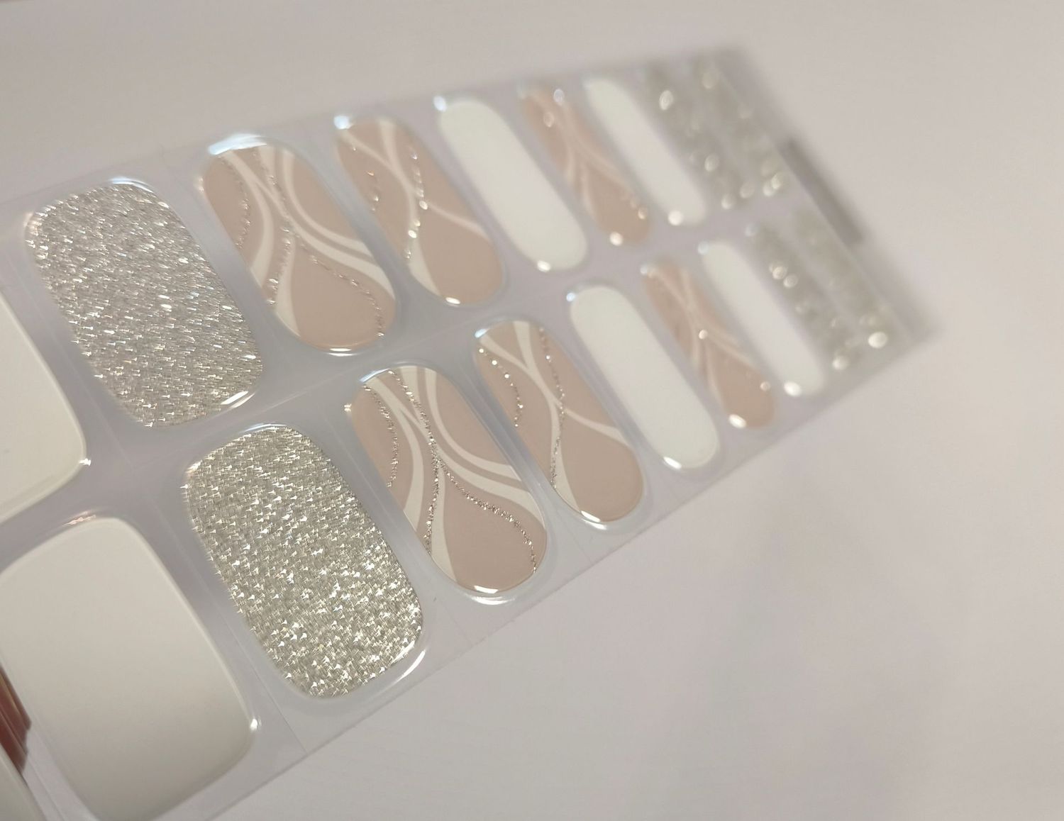 Moments, teilweise leicht semitransparente UV-Gel-Folie, 20er-Nagelfolie Magic Nail Wraps NG200562
