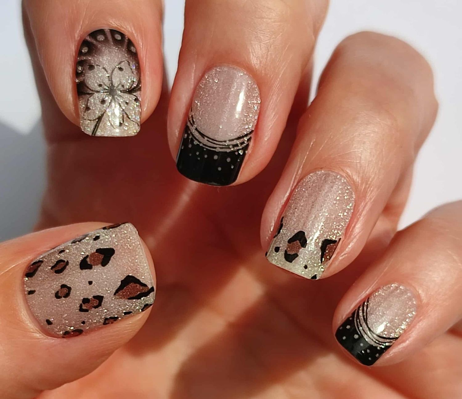 Fly wild, teilweise leicht semitransparente UV-Gel-Folie, 20er-Nagelfolie Magic Nail Wraps NG200597