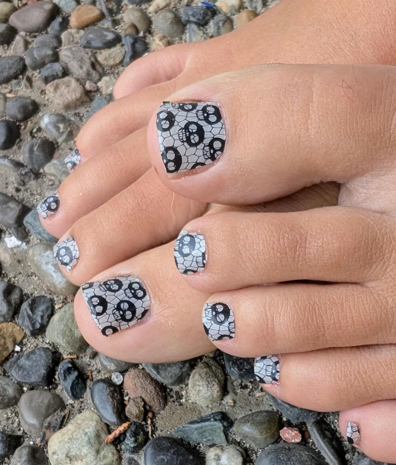 Skullz, nachtleuchtende 16er-Fussfolie Magic Nail Wraps