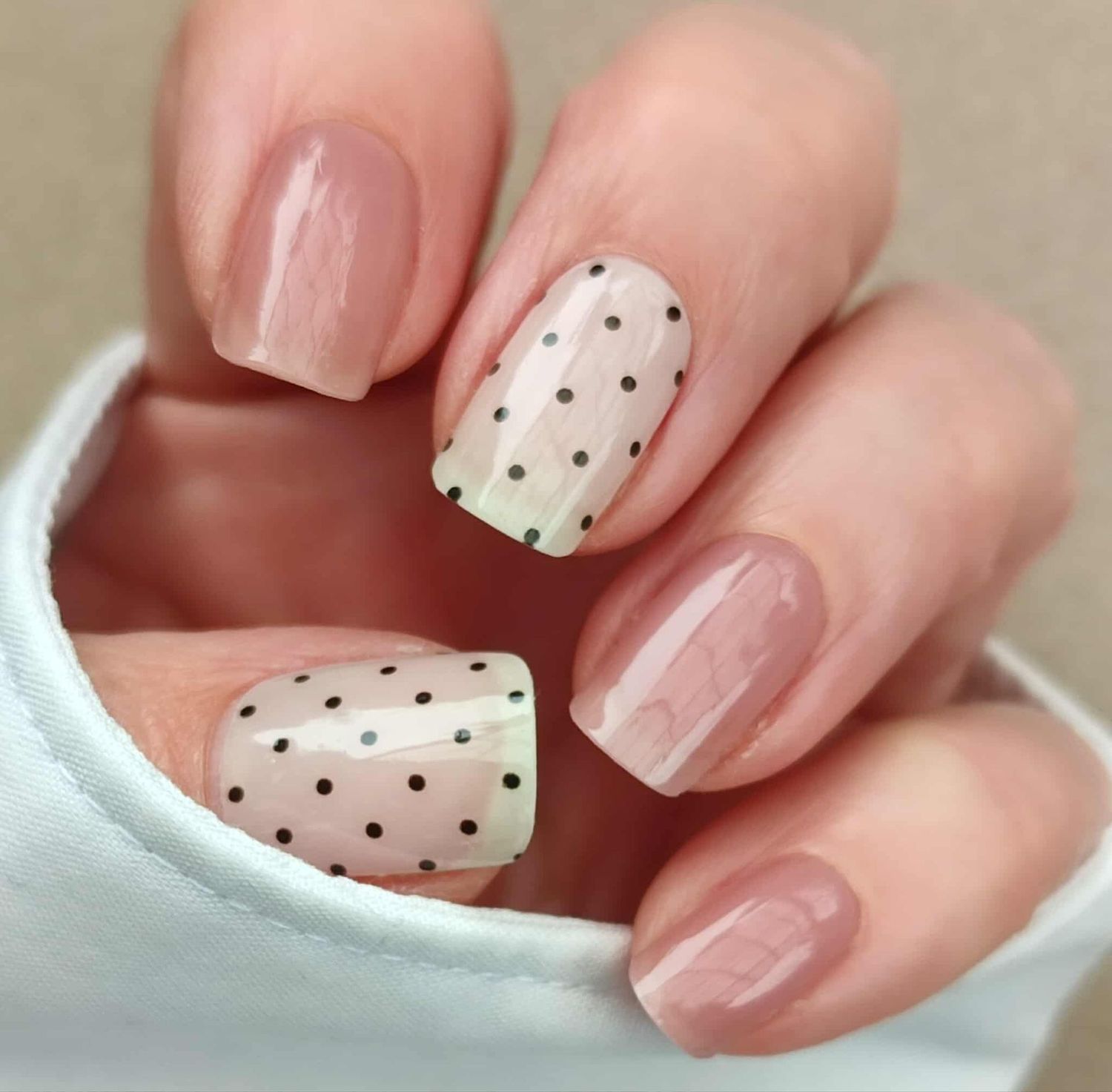 Blush 'n Dots, sehr semitransparente UV-Gel-Folie, 20er-Nagelfolie Magic Nail Wraps NG200589