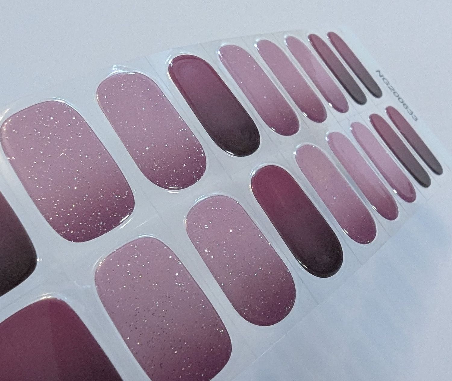 Cassis Glow, UV-Gel-Folie, 20er-Nagelfolie Magic Nail Wraps NG200633 Cassis Glow, UV-Gel-Folie, 20er-Nagelfolie Magic Nail Wraps NG200633