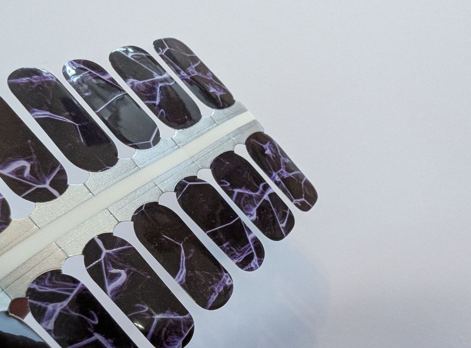 Lilac Shadow, 16-er Nagelfolie Magic Nail Wraps Lilac Shadow, 16-er Nagelfolie Magic Nail Wraps