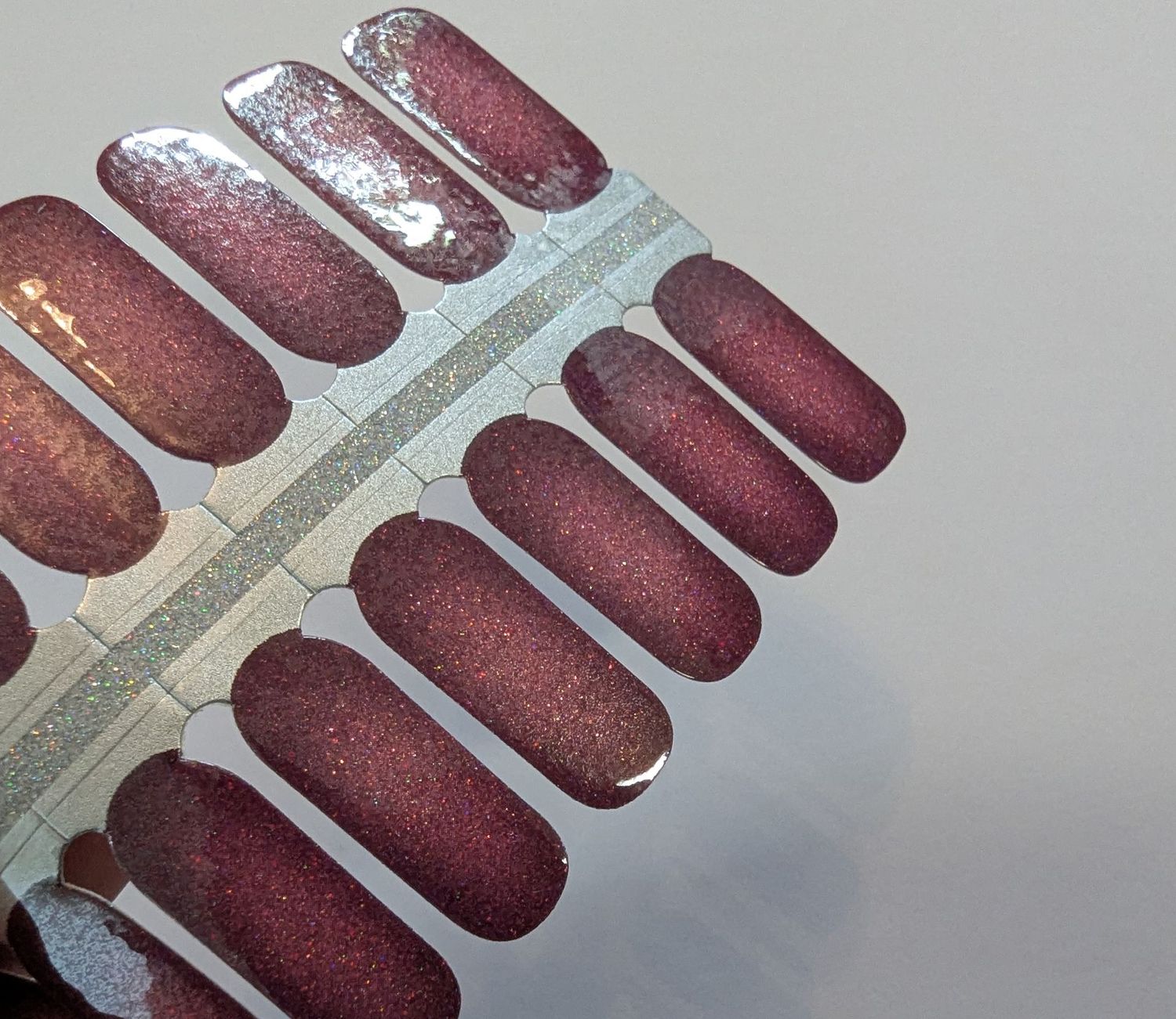 Hypnotic Berry, 16-er Nagelfolie Magic Nail Wraps Hypnotic Berry, 16-er Nagelfolie Magic Nail Wraps