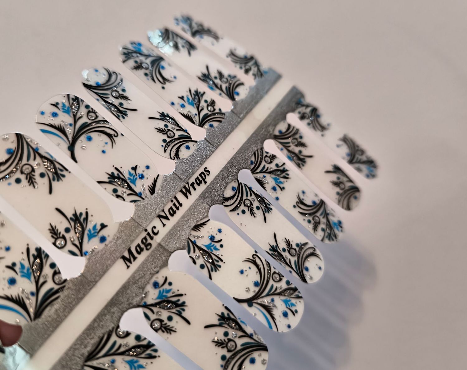 Sira, Overlay, 16er-Nagelfolie Magic Nail Wraps Exklusivdesign Sira, Overlay, 16er-Nagelfolie Magic Nail Wraps Exklusivdesign