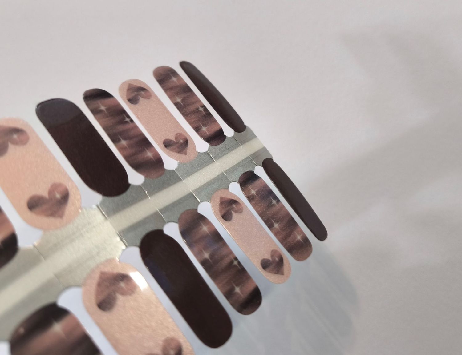 Mocca Heart, Pearl-Shimmer-Finish, 16-er Nagelfolie Magic Nail Wraps Mocca Heart, Pearl-Shimmer-Finish, 16-er Nagelfolie Magic Nail Wraps