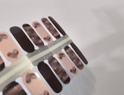 Mocca Heart, Pearl-Shimmer-Finish, 16-er Nagelfolie Magic Nail Wraps Mocca Heart, Pearl-Shimmer-Finish, 16-er Nagelfolie Magic Nail Wraps