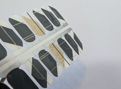 After Work, teilweise transparente 16-er Nagelfolie Magic Nail Wraps After Work, teilweise transparente 16-er Nagelfolie Magic Nail Wraps