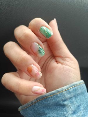 Soft Marble Dust, teilweise semitransparente 16-er Nagelfolie Magic Nail Wraps