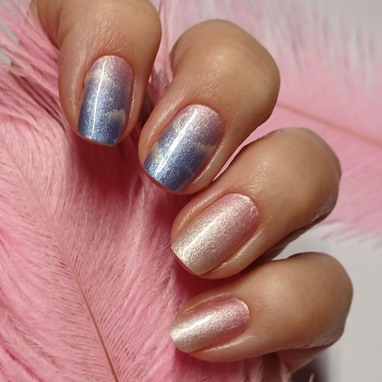 Cosy Clouds, Pearl-Shimmer Finish, 16-er Nagelfolie Magic Nail Wraps