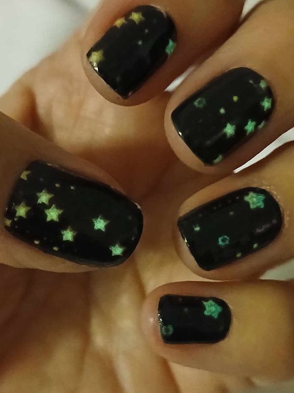 Lucky Star, nachtleuchtende 16er-Nagelfolie Magic Nail Wraps Exklusivdesign