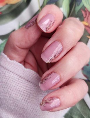 My heart beats Milky Flowers, semitransparent, 16er-Nagelfolie