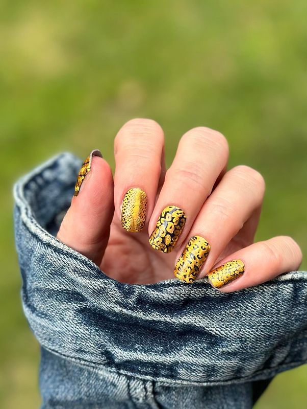 Gold Shards, teiltransparent, 16-er Nagelfolie Magic Nail Wraps Gold Shards, teiltransparent, 16-er Nagelfolie Magic Nail Wraps