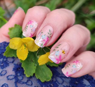 Fly little Bee, semitransparente UV-Gel-Folie, 20er-Nagelfolie Magic Nail Wraps NG200157 Fly little Bee, semitransparente UV-Gel-Folie, 20er-Nagelfolie Magic Nail Wraps NG200157