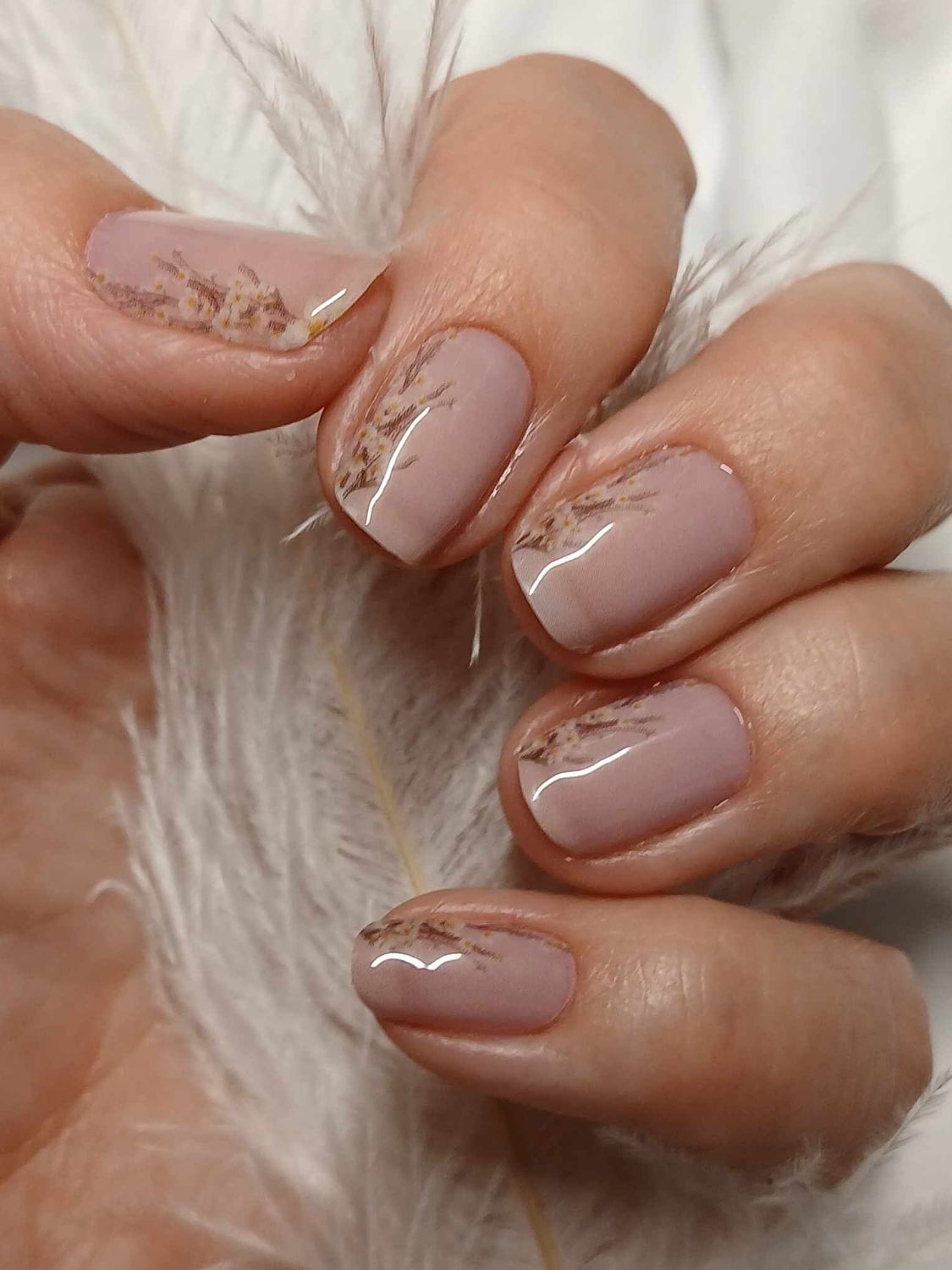 My heart beats Milky Flowers, leicht durchsichtige 16er-Nagelfolie Magic Nail Wraps My heart beats Milky Flowers, leicht durchsichtige 16er-Nagelfolie Magic Nail Wraps