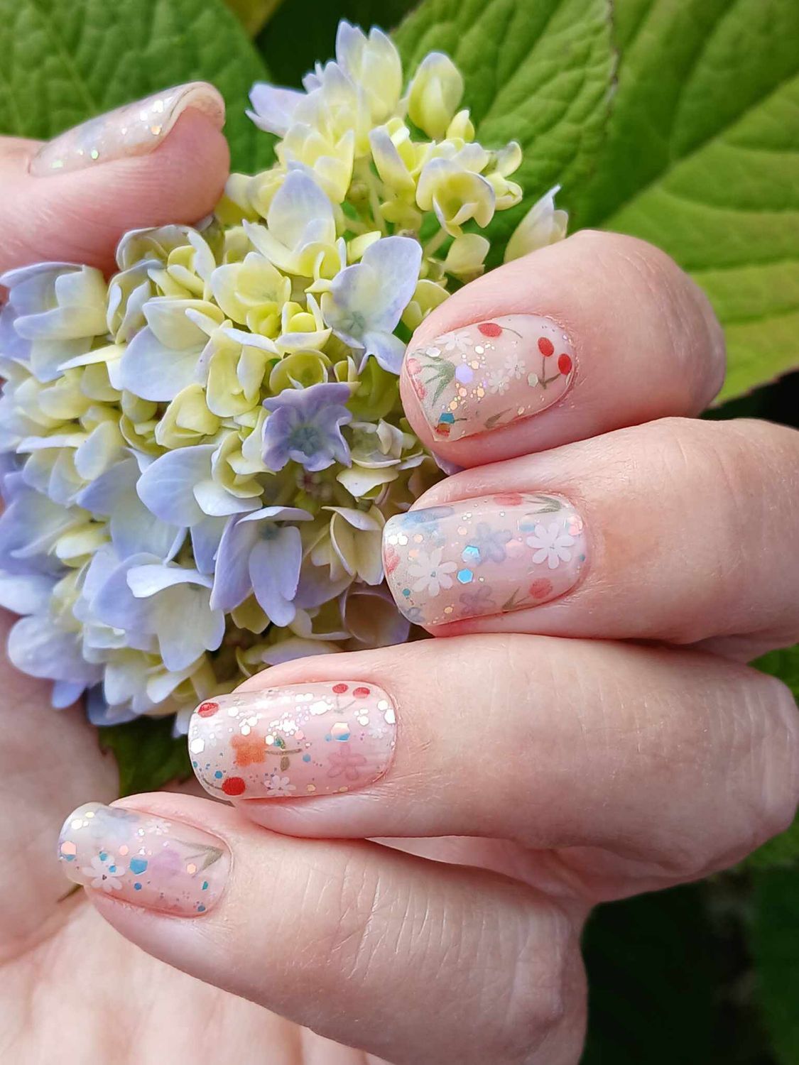 Flowery, milky-semitransp. UV-Gel-Folie, 20er-Nagelfolie Magic Nail Wraps, NG200271 Flowery, milky-semitransp. UV-Gel-Folie, 20er-Nagelfolie Magic Nail Wraps, NG200271
