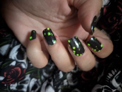 Lucky Star, nachtleuchtende 16er-Nagelfolie Magic Nail Wraps Exklusivdesign Lucky Star, nachtleuchtende 16er-Nagelfolie Magic Nail Wraps Exklusivdesign