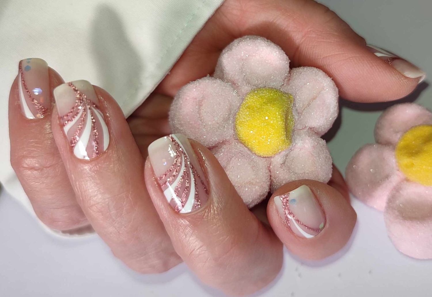 Wonderland, teils durchsichtige 16er-Nagelfolie Magic Nail Wraps Exklusivdesign Wonderland, teils durchsichtige 16er-Nagelfolie Magic Nail Wraps Exklusivdesign
