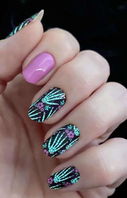 The Night Gardener, nachtleuchtende 16-er Nagelfolie Magic Nail Wraps The Night Gardener, nachtleuchtende 16-er Nagelfolie Magic Nail Wraps