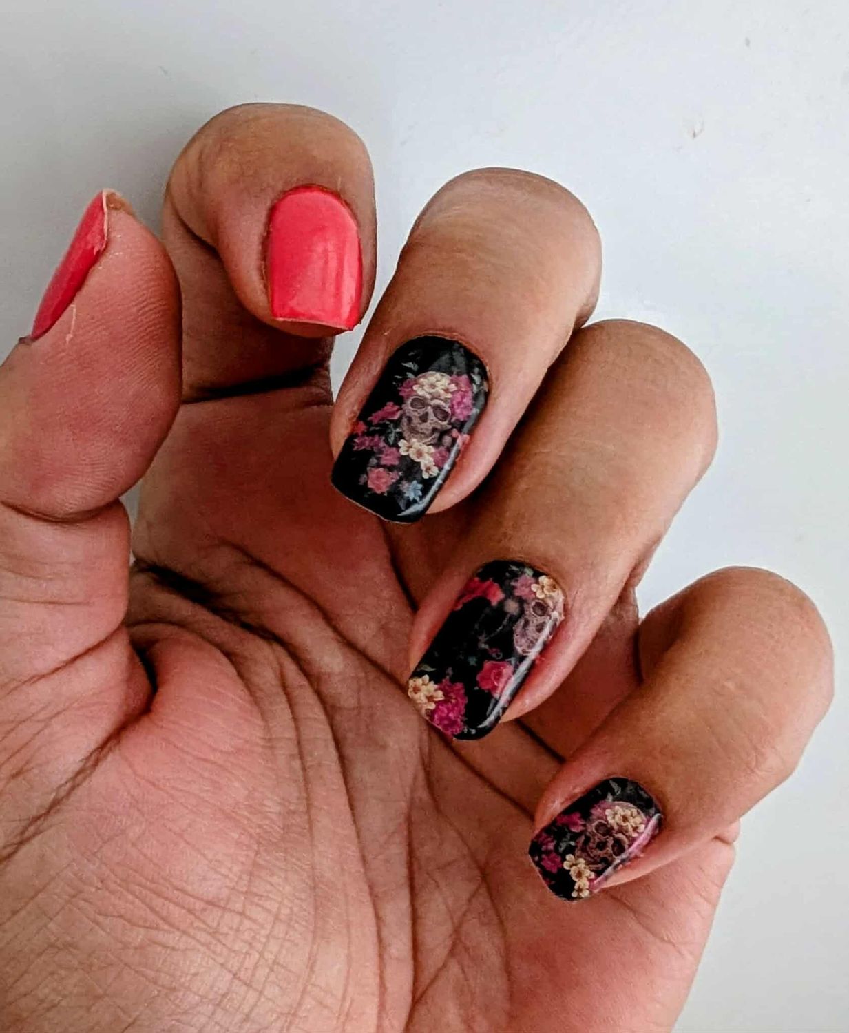 Bloomy Dead, 16-er Nagelfolie Magic Nail Wraps Bloomy Dead, 16-er Nagelfolie Magic Nail Wraps