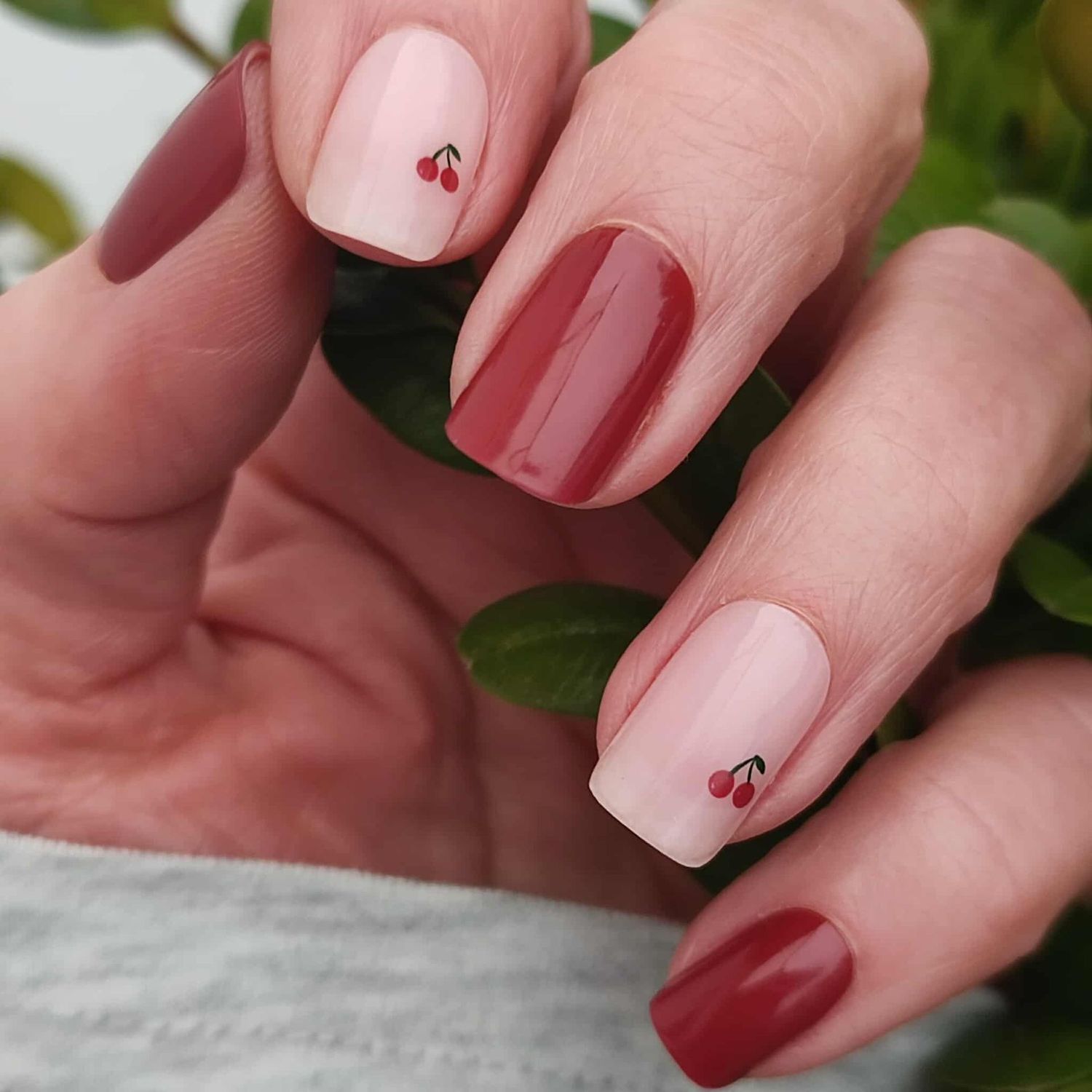 Red Cherries, teils leicht semitransparente UV-Gel-Folie, 20er-Nagelfolie Magic Nail Wraps NG200708