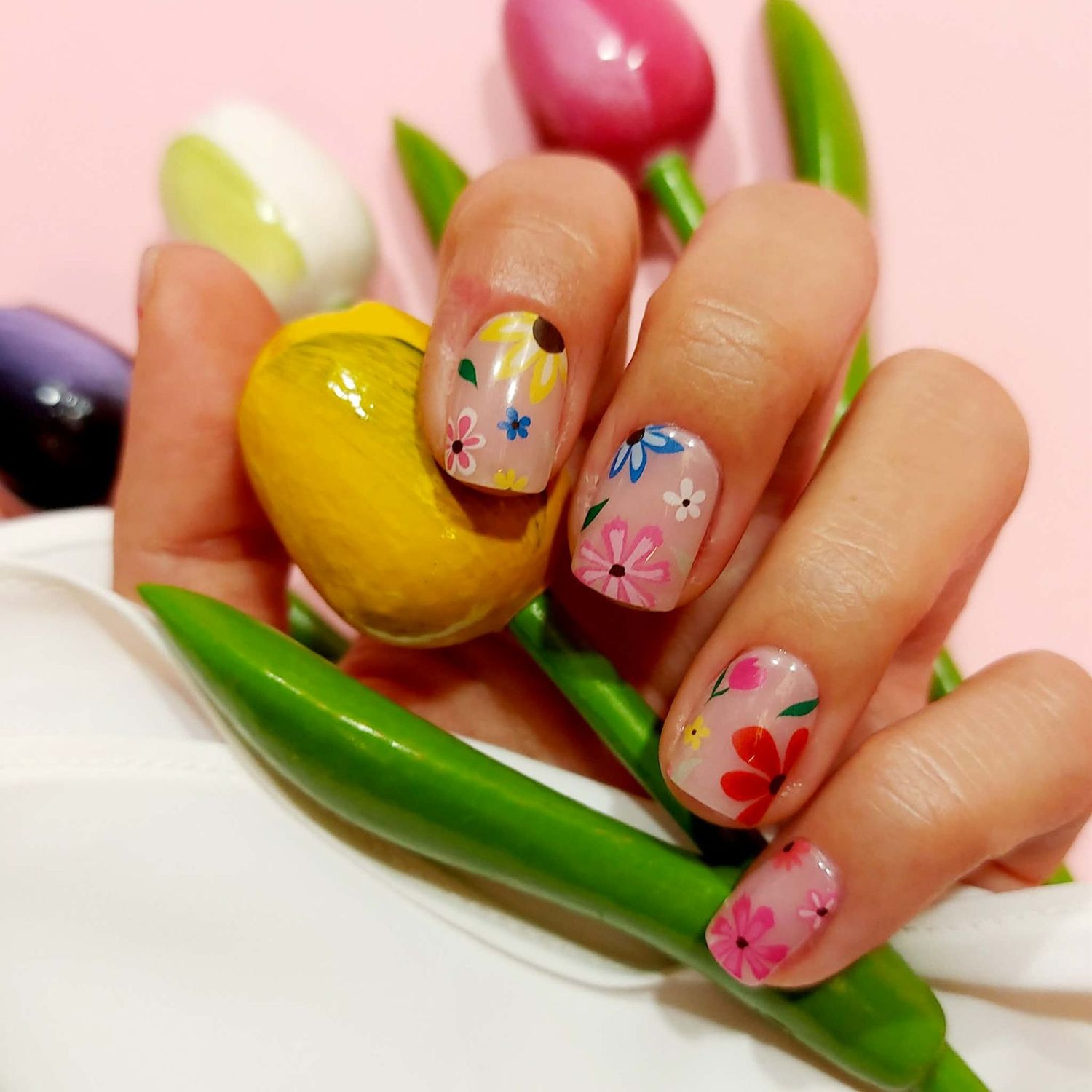 Flower Flair, UV-Gel-Folie auf rosa-semitransp. Base, 20er-Nagelfolie Magic Nail Wraps NG200521