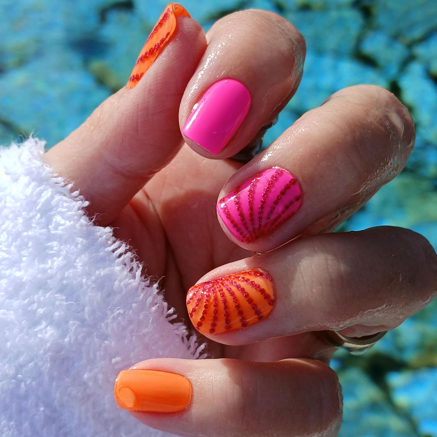 Red Rumors, Overlay, 16er-Nagelfolie Magic Nail Wraps Exklusivdesign