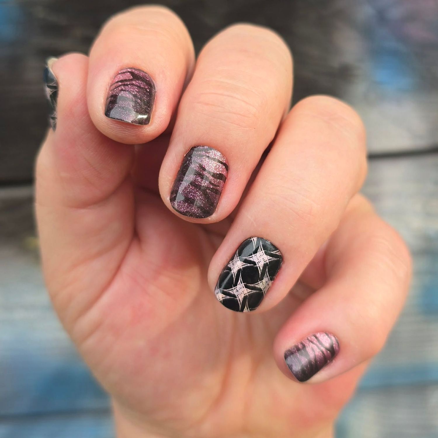 Born in Holo, Overlay, transparente 16er-Nagelfolie Magic Nail Wraps Exklusivdesign