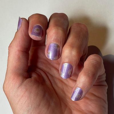 Daisies on Purple, Pearl-Shimmer-Finish, 16-er Nagelfolie Magic Nail Wraps