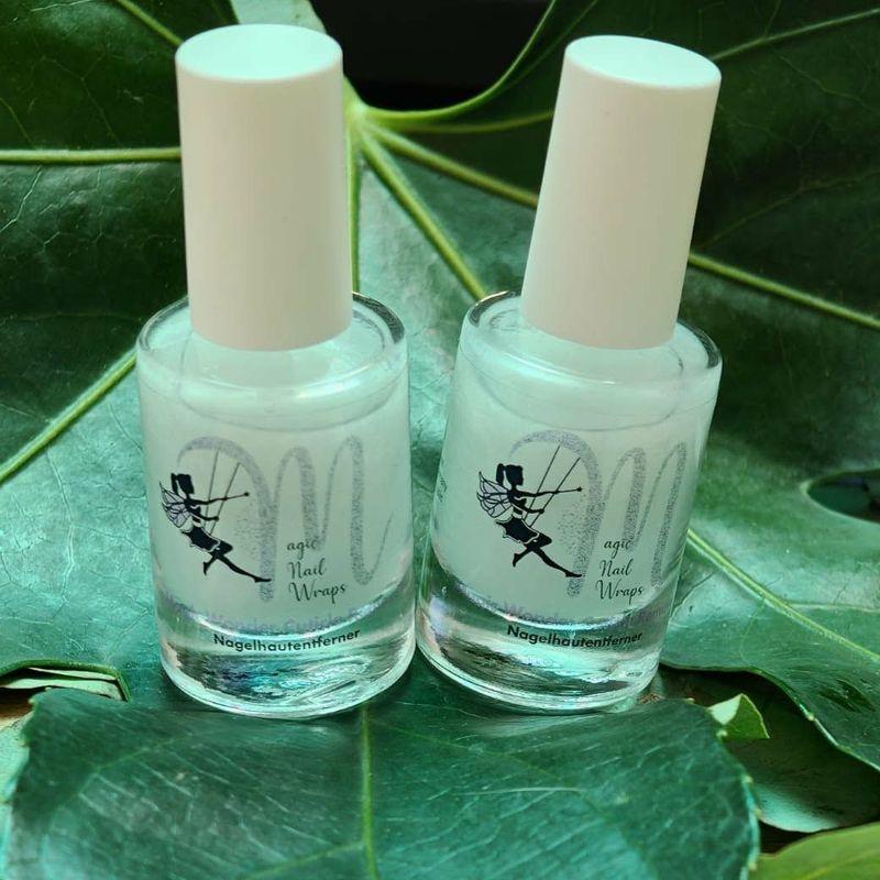 Limitiertes C'est moi Magic Wonder Cuticle Remover, Nagelhautentferner im Doppelpack, 2 Flaschen mit 10 ml, Einführungspreis bis 15.07.26 oder bis Kontingent erreicht! Limitiertes C'est moi Magic Wonder Cuticle Remover, Nagelhautentferner im Doppelpack, 2 Flaschen mit 10 ml, Einführungspreis bis 15.07.26 oder bis Kontingent erreicht!
