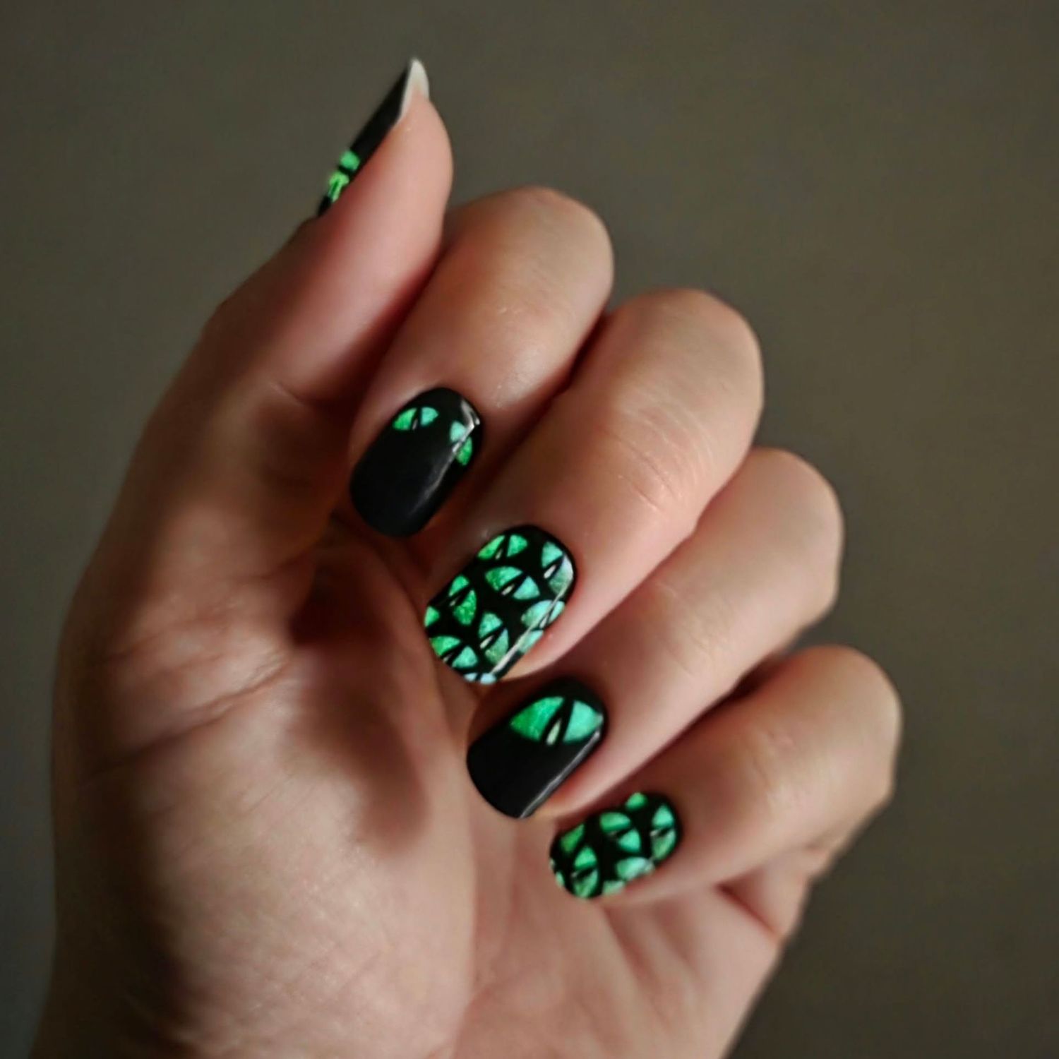 Guckst Du?, nachtleuchtende 16-er Nagelfolie Magic Nail Wraps