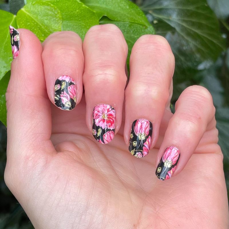 Roses on Black, 16er-Nagelfolie Magic Nail Wraps Roses on Black, 16er-Nagelfolie Magic Nail Wraps