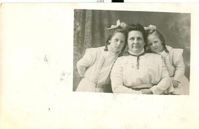 1910s REAL PHOTO: probably part of the William Heist family, Cissna Park, Ill.
