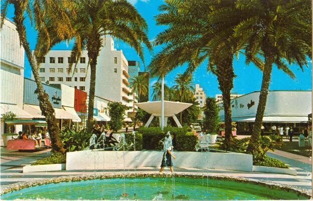 1960s CHROME: Lincoln Road Mall, Miami Florida Postcard