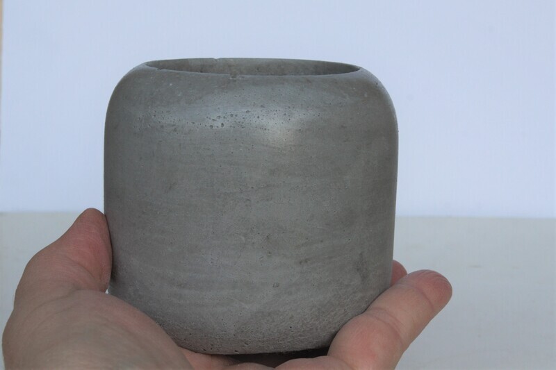 Concrete flowerpot