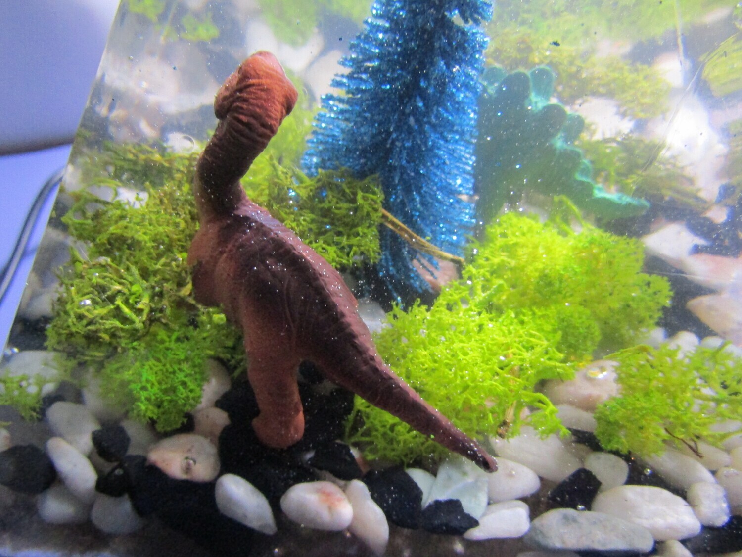 Dinosaurs rally around the tree