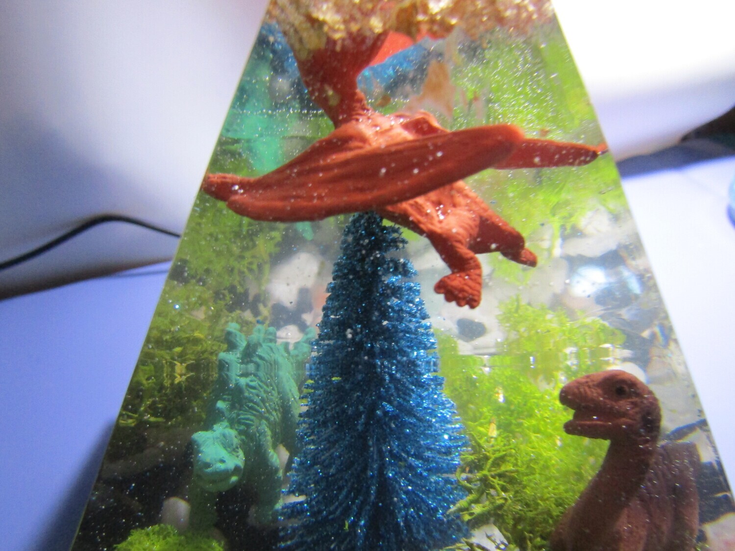Dinosaurs rally around the tree