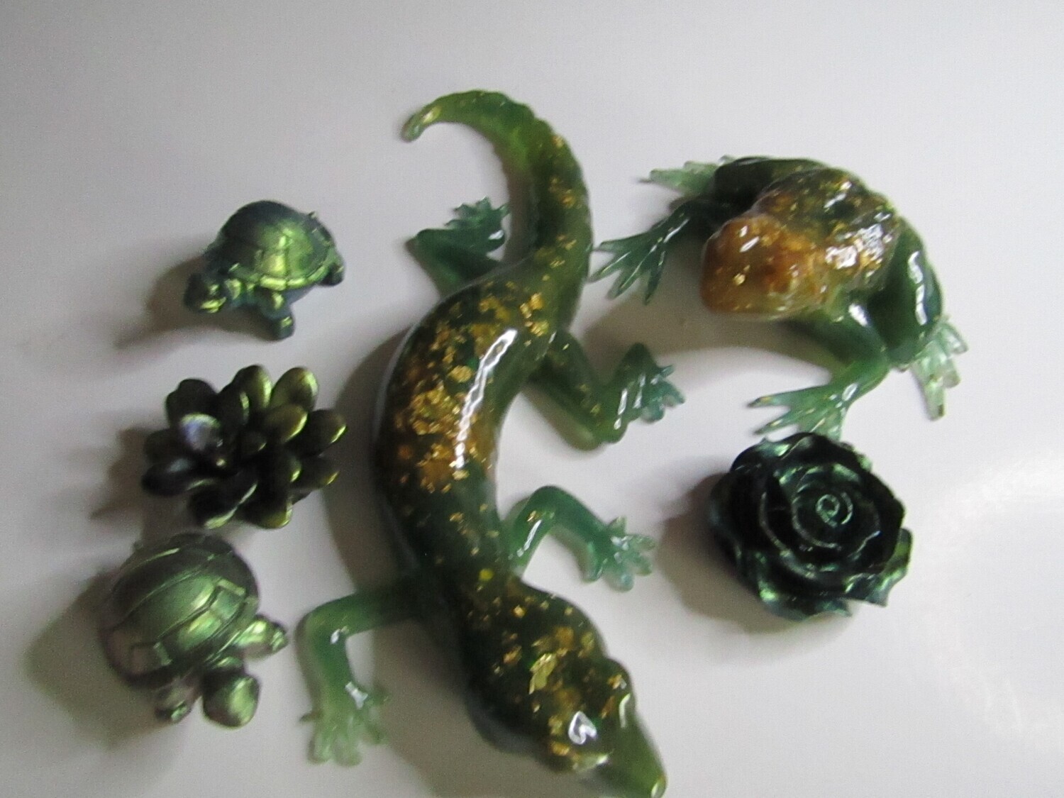 Golden Flake Green Frog and Lizard Resin set