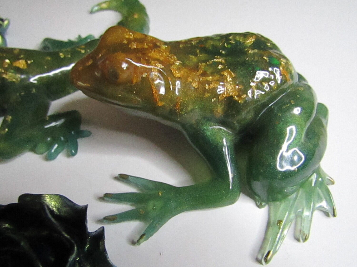 Golden Flake Green Frog and Lizard Resin set